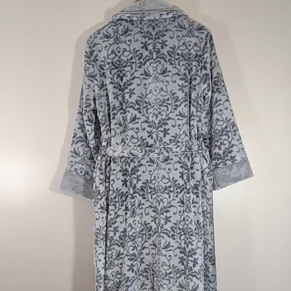 NWT Charter Club Super Soft Floral Scroll Plush Robe Gray & Cream Women's XS/S - Picture 8 of 14